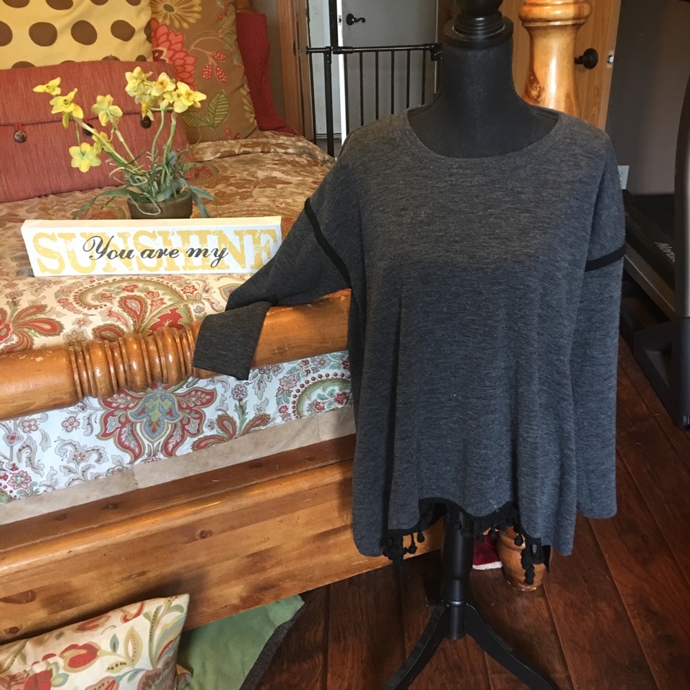 Great sweater by Cirana size 1X-charcoal/Black